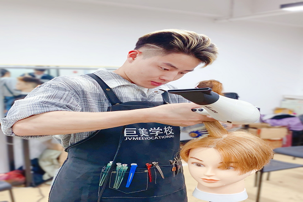 怎样晋升本身的美发手艺