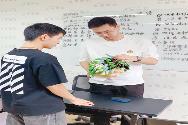 成都美发师人为通俗几多