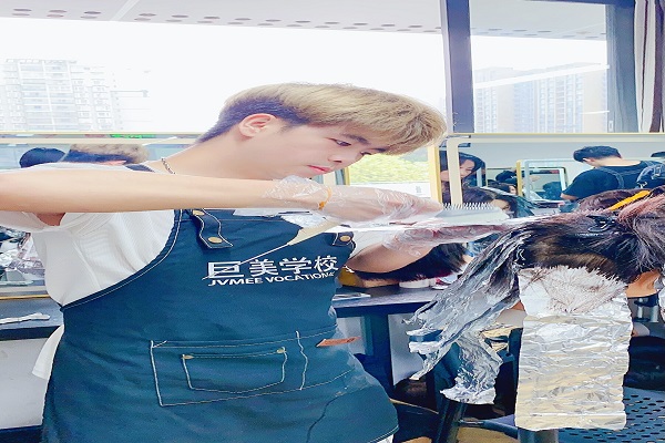 学美发最好是去那里学