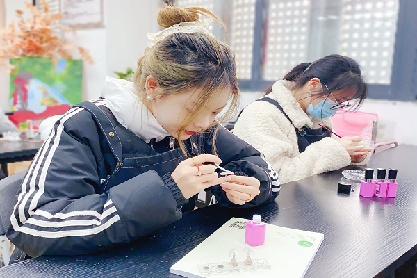成都美甲培训教程零根本