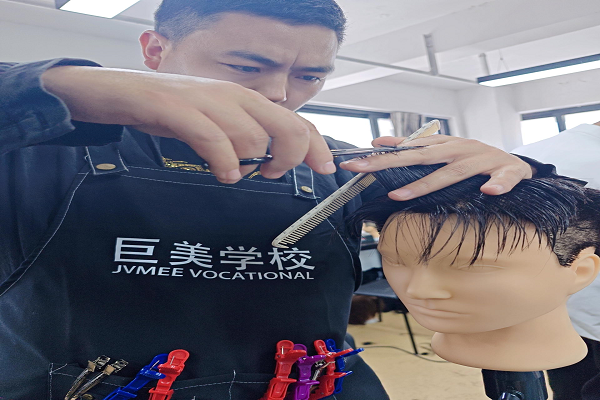 成都美发培训黉舍哪一个好