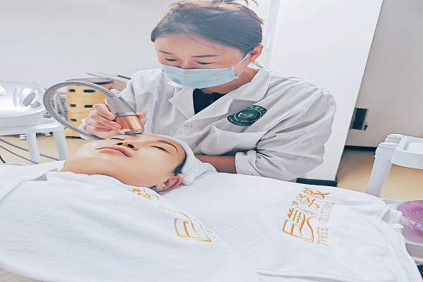 成都美容培训黉舍包分派任务