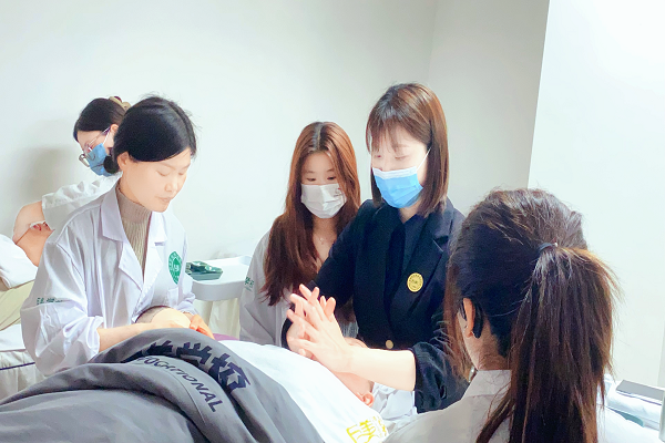 成都美容美发培训职业黉舍有哪些