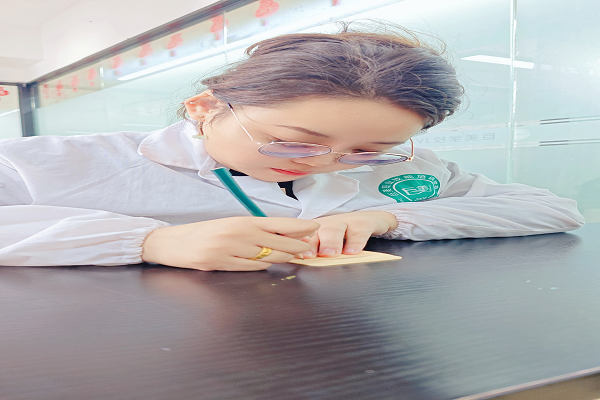 做纹绣师怎样样