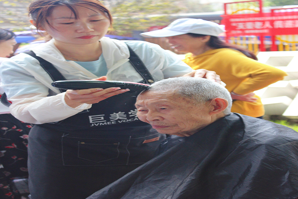美发培训真人照片
