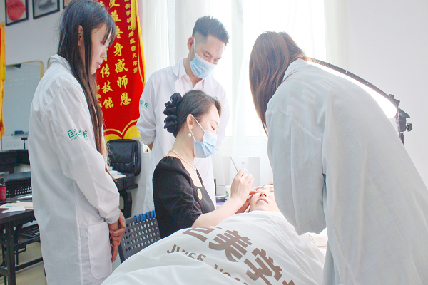成都纹绣培训黉舍学甚么