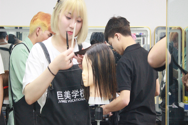 寒假学美发去那里