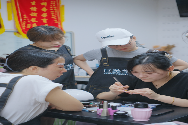 成都学美甲最好的黉舍